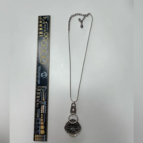 Vintage Marjorie Baer SF Metal Hammered Silver Medallion Necklace - Picture 3 of 4